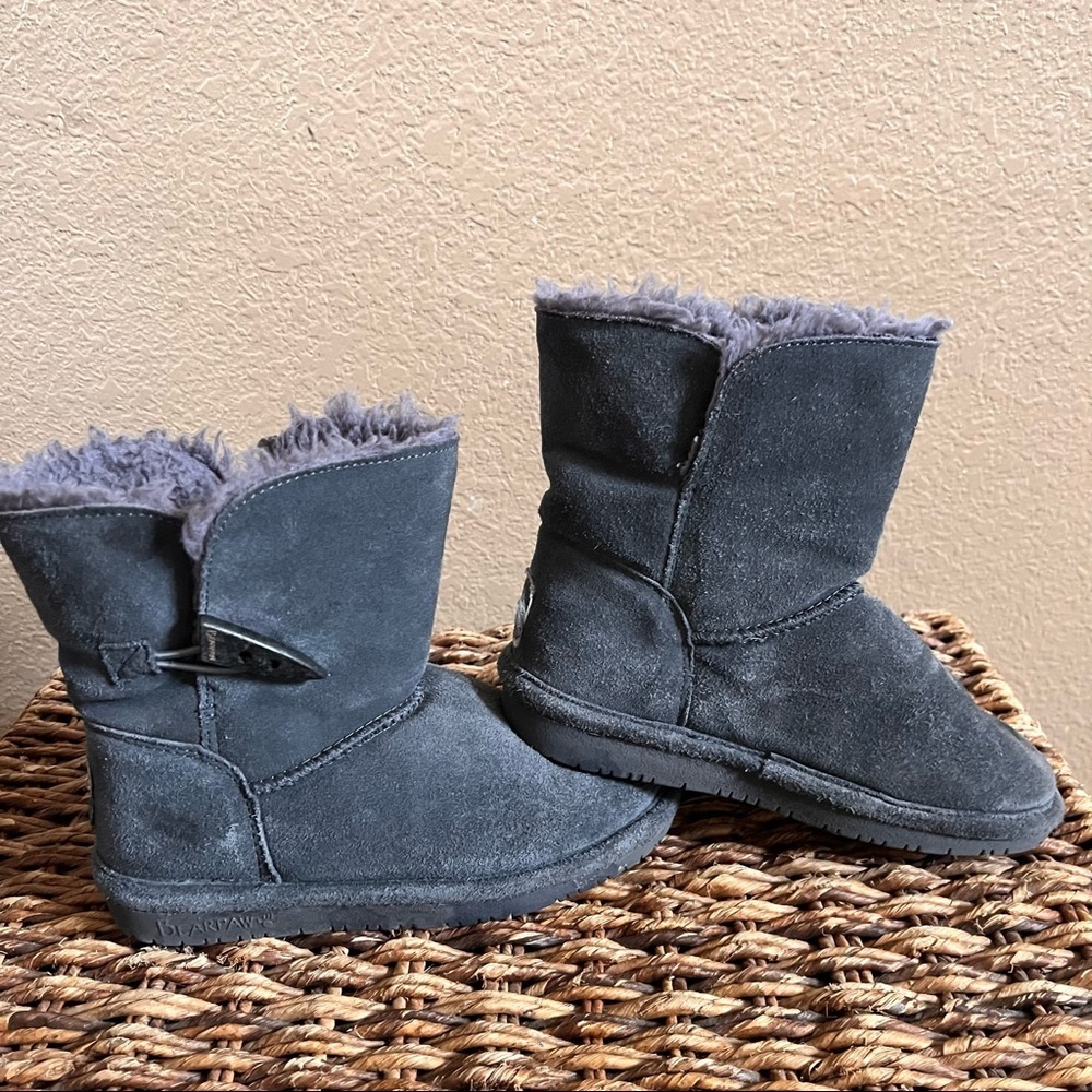 Bearpaw girls boots gray silver Sz 13 toggle closure suede wool lined